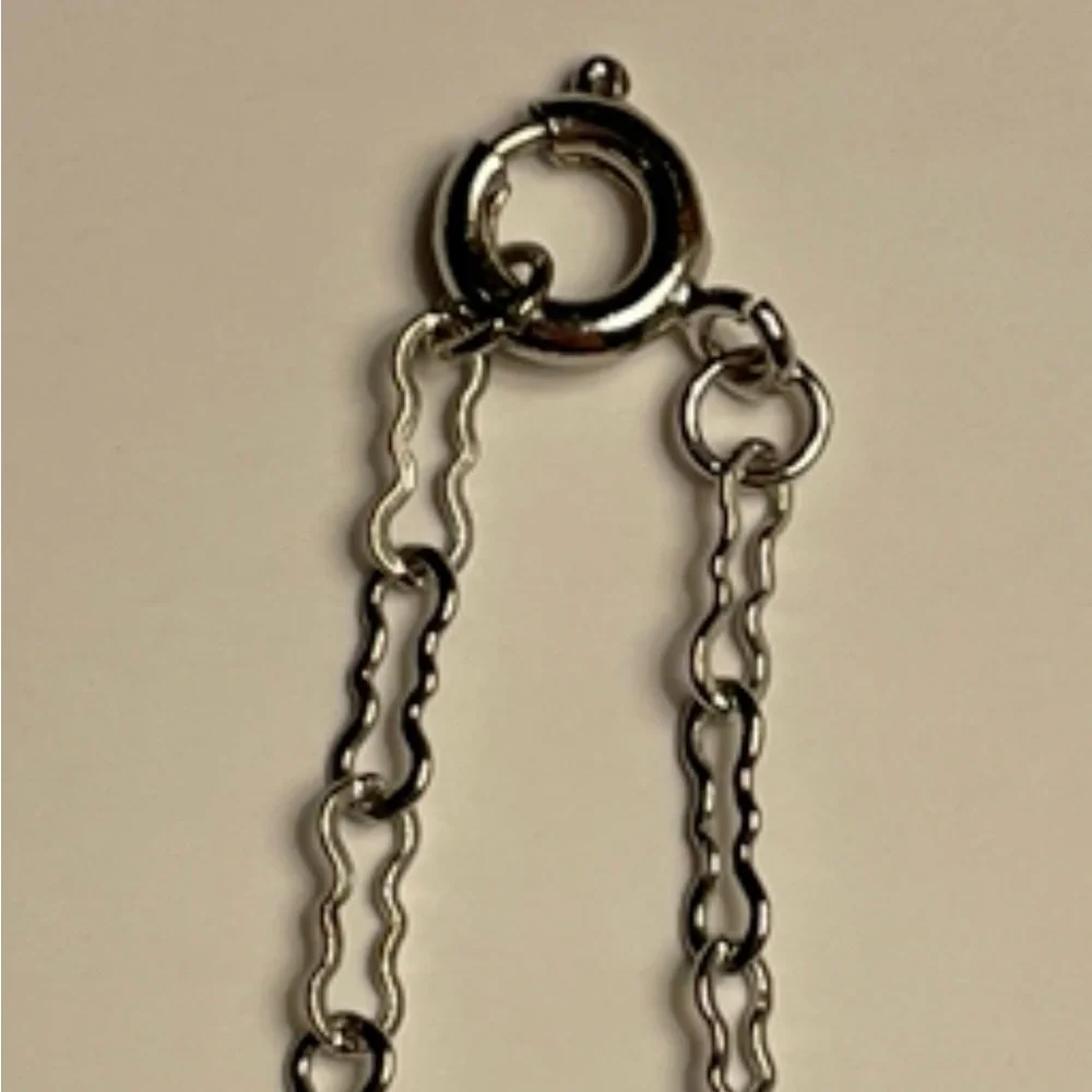 Vintage 1970’s dainty Silver Butterfly Pendant Ankle Bracelet - Picture 2 of 3